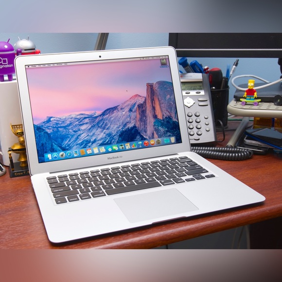 MacBook Air 13 inch - Picture 1 of 1